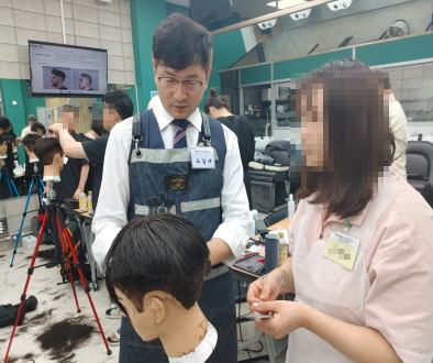[꾸미기]뷰티산업연구소-1일차_바버트렌드스타일_김대호_0701-52268037691.jpg