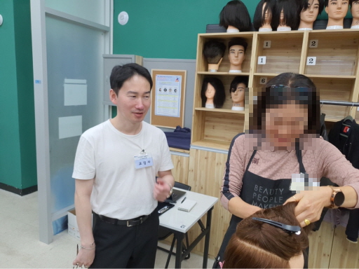 [꾸미기]뷰티산업연구소-2일차_응용드라이와 쇼트헤어커트_10월22일.박상규-54818977148.jpg