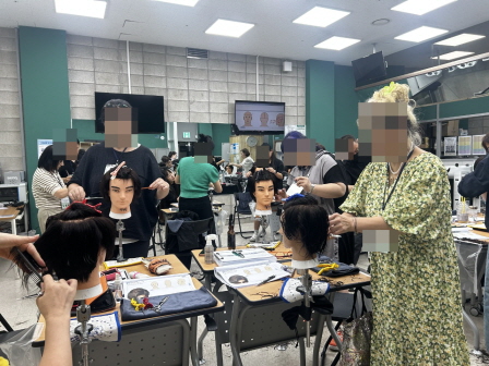 꾸미기_2025뷰산연-바버명장의아이론펌_9월13일_김성철-71922049782.jpg