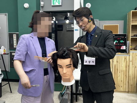 꾸미기_2025뷰산연-바버명장의아이론펌_9월13일_김성철-71922049772.jpg