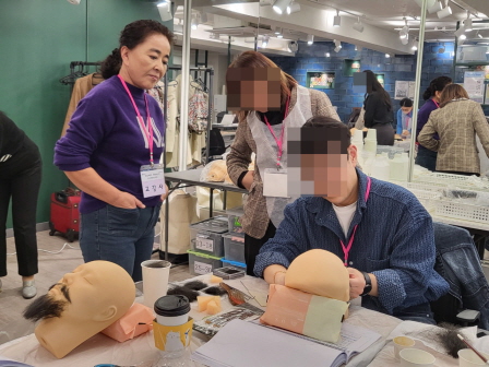 꾸미기_2025뷰산연-2일차_캐릭터별수염분장PBL과정_11월9일_윤정민-73313878486.jpg