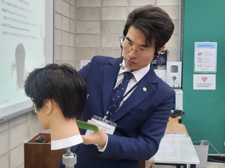 꾸미기_2025뷰산연-바버명장의정통이발_11월15일_김성철-73460193721.jpg