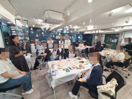 [꾸미기]뷰산연업무밴드-1일차_캐릭터별노인분장PBL과정_0822_윤정민-80186016825.jpg