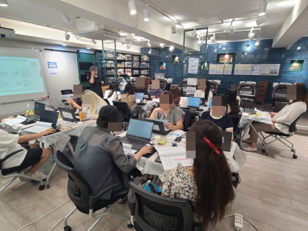 [꾸미기]뷰산연업무밴드-AI활용기반-스킨아트 에어브러시_8월30일_윤정민-80367813892.jpg
